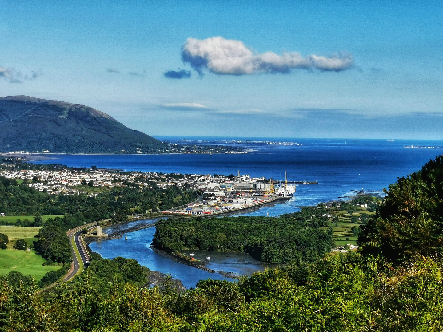 An image depicting the trail Barnavave Loop and its surrounding area.