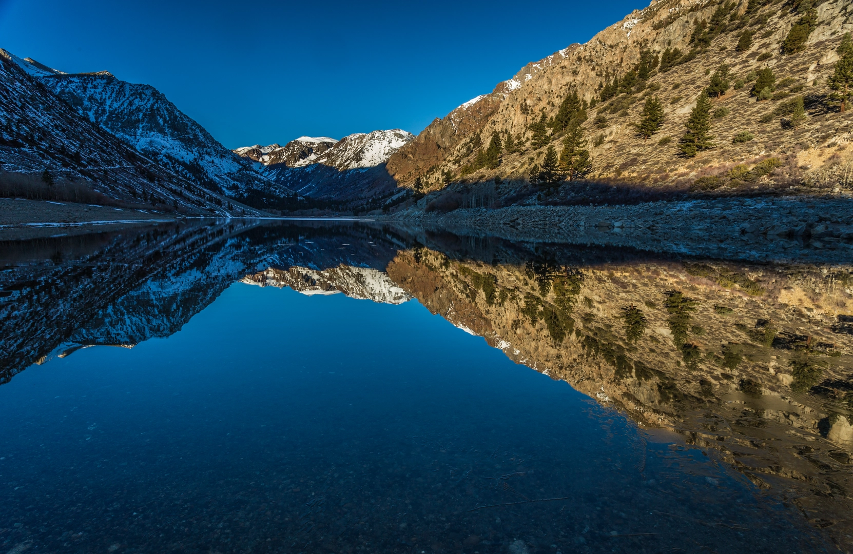 An image depicting the trail Oneida Lake via Lakes Canyon Trail and its surrounding area.