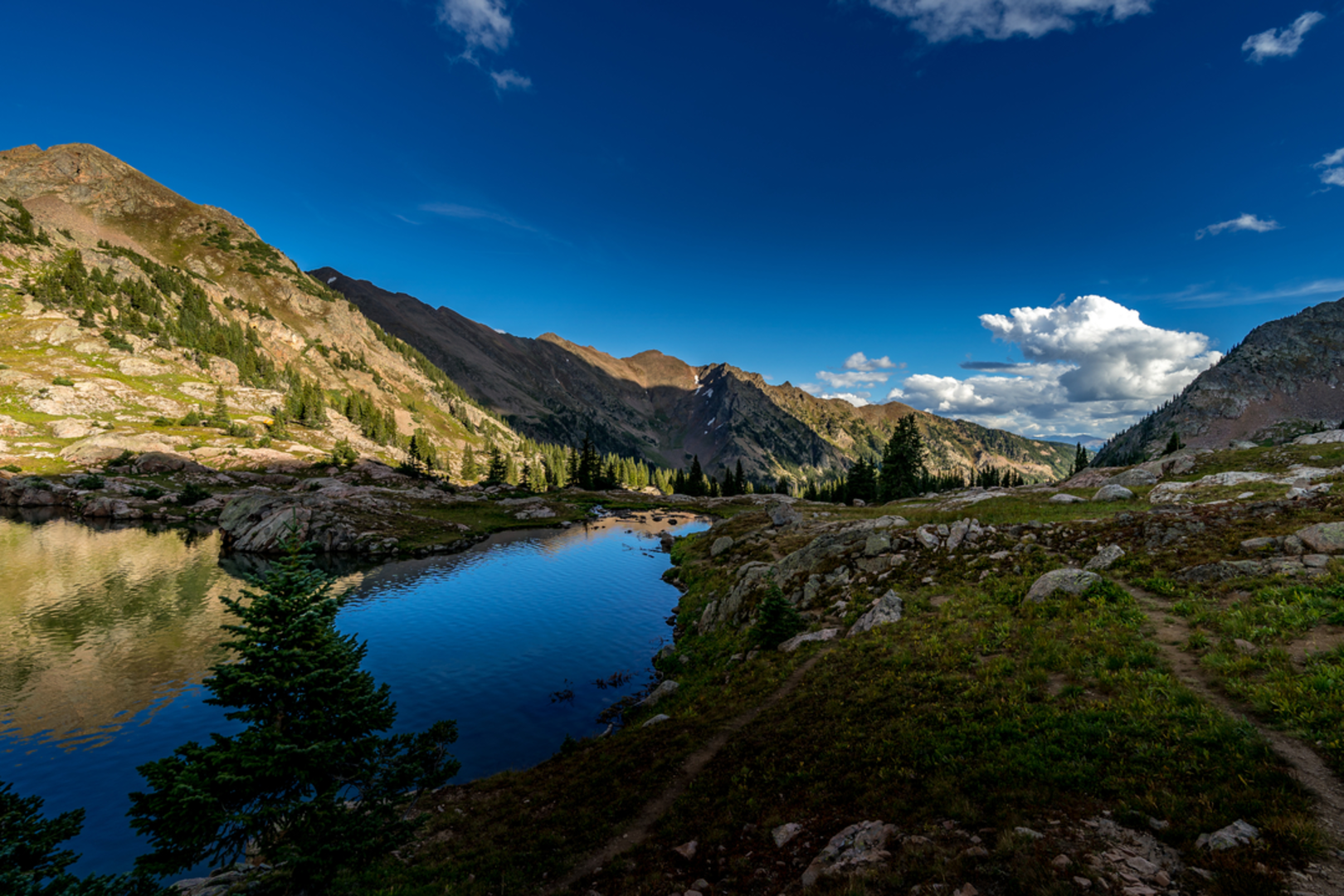 An image depicting the trail Pitkin Lake via Pitkin Creek Trail and its surrounding area.