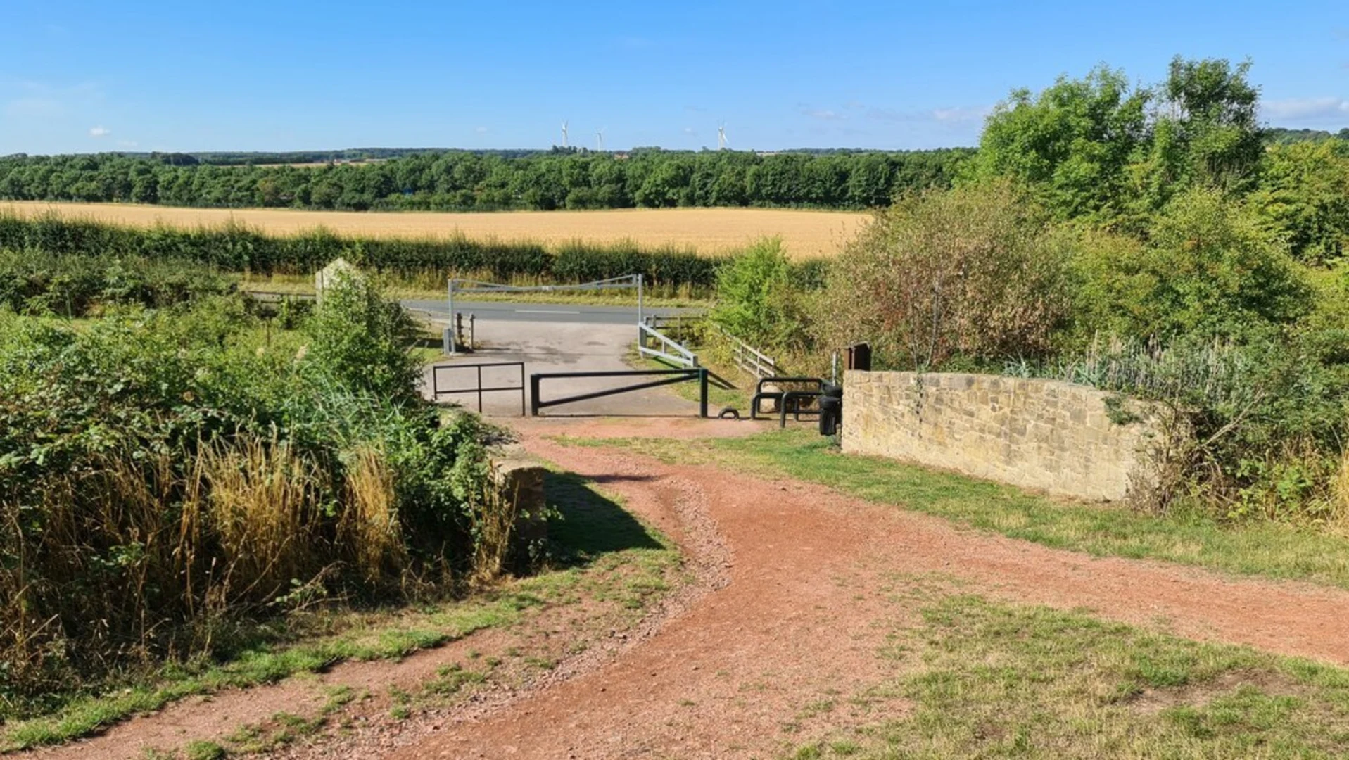 An image depicting the trail Brodsworth Community Loop and its surrounding area.