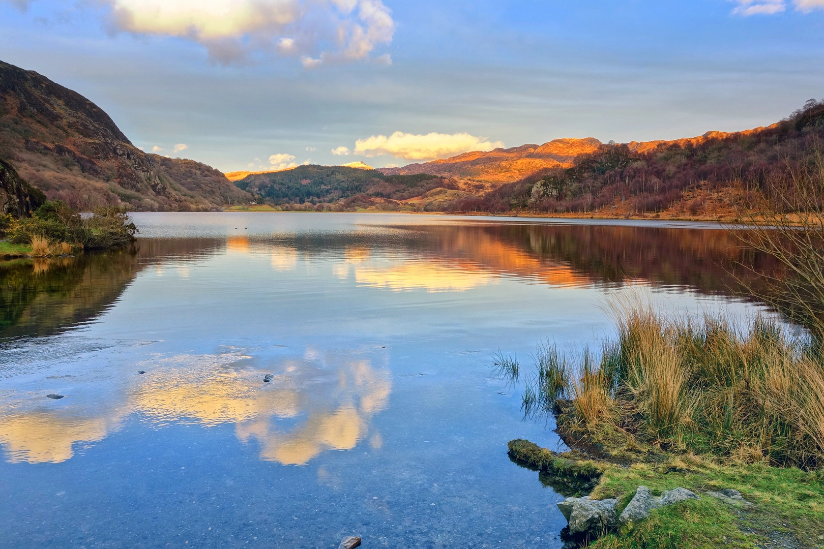 An image depicting the trail Llyn Dinas and Cwm Bychan from Beddgelert and its surrounding area.