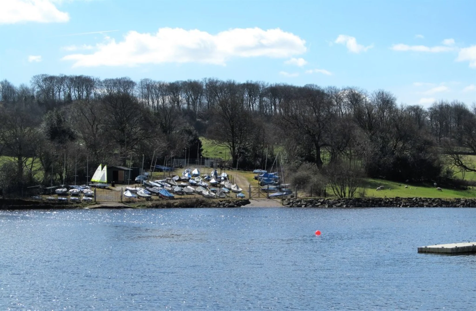 An image depicting the trail Foulridge Reservoir Loop and its surrounding area.