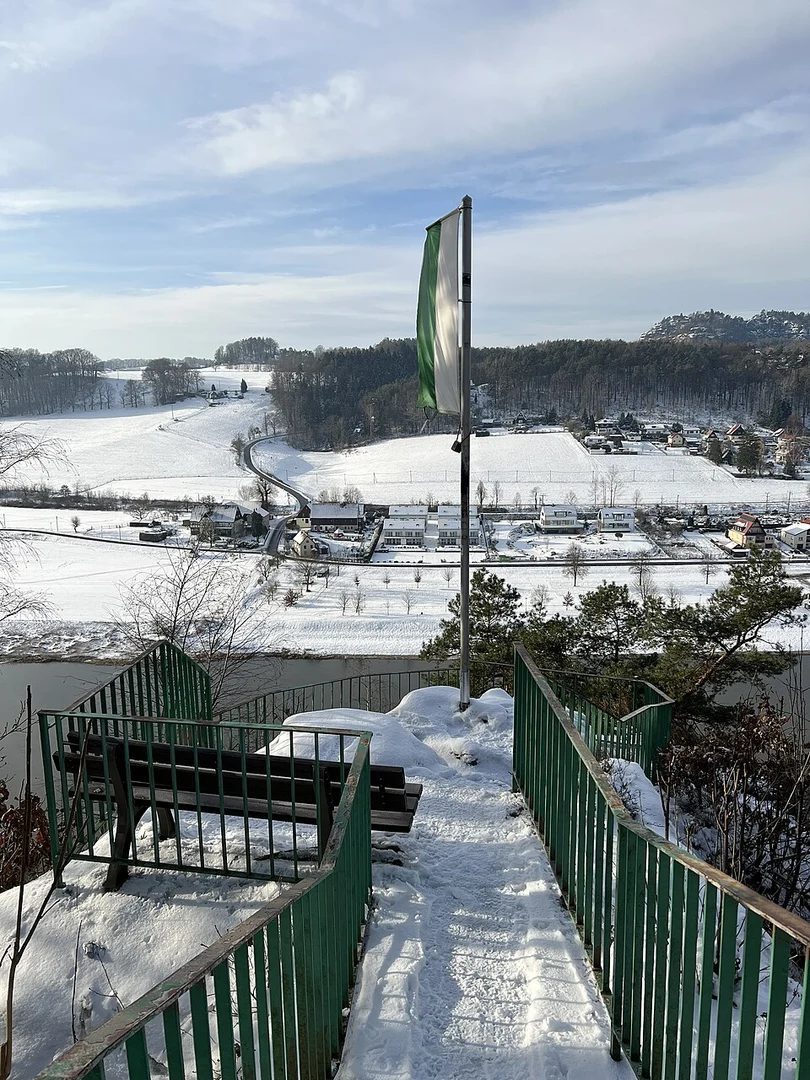 An image depicting the trail Zahnsgrund to Schmilka via Schrammsteinnaussicht and Kleine Bastei and its surrounding area.