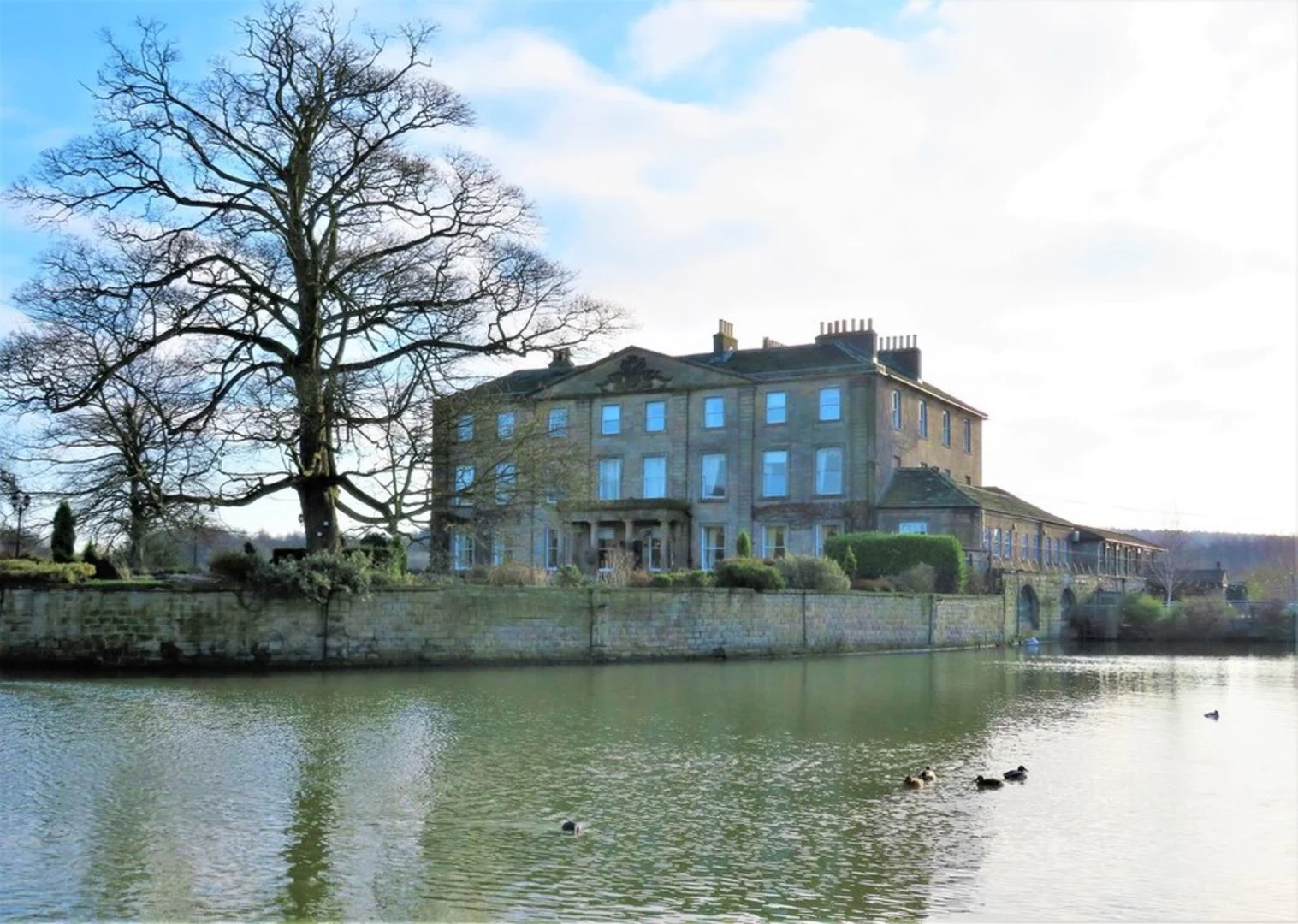 An image depicting the trail Walton Hall Park Loop and its surrounding area.