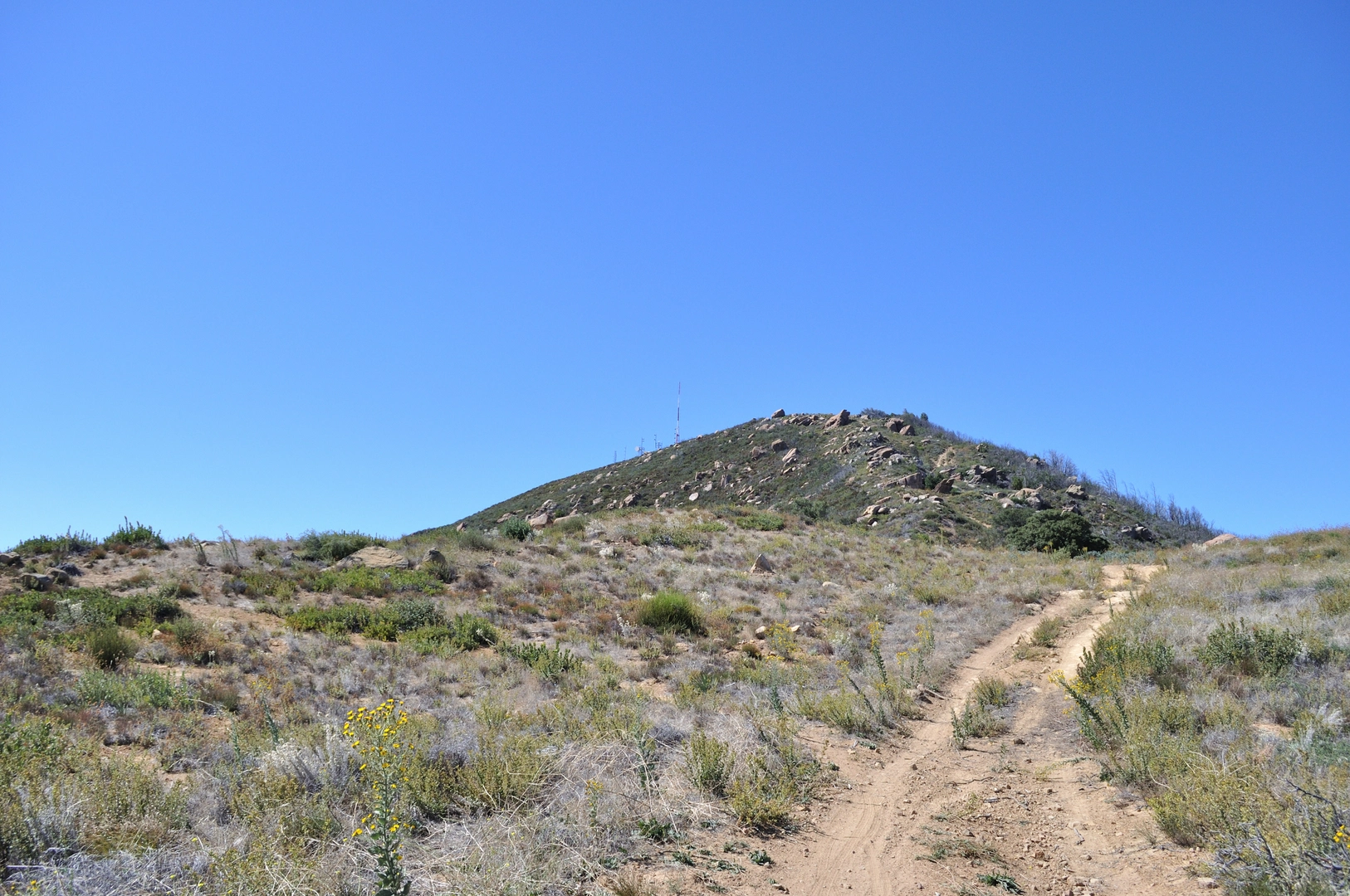 An image depicting the trail West Camino Cielo Trail and its surrounding area.