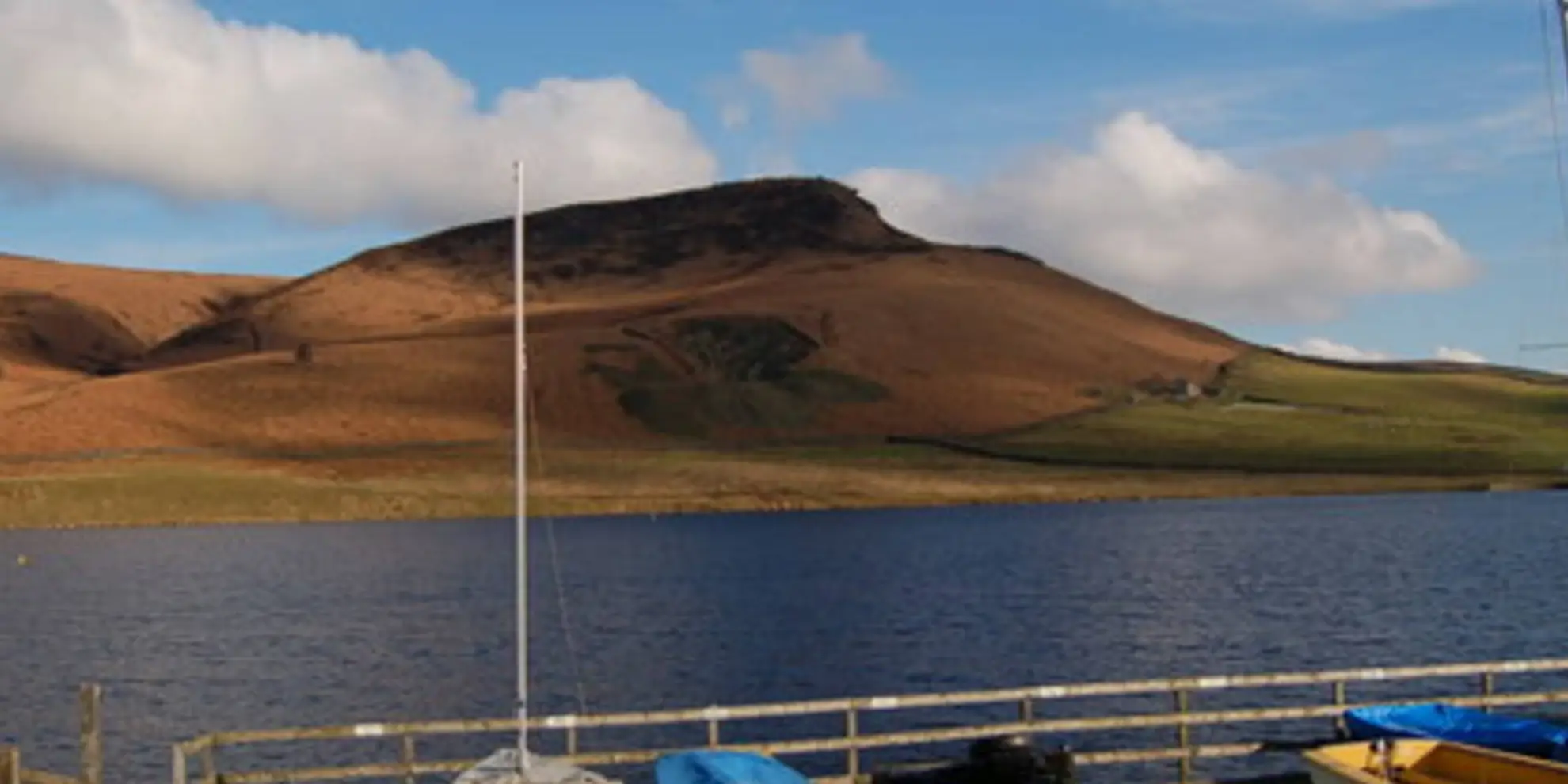 An image depicting the trail Embsay Reservoir Walk and its surrounding area.