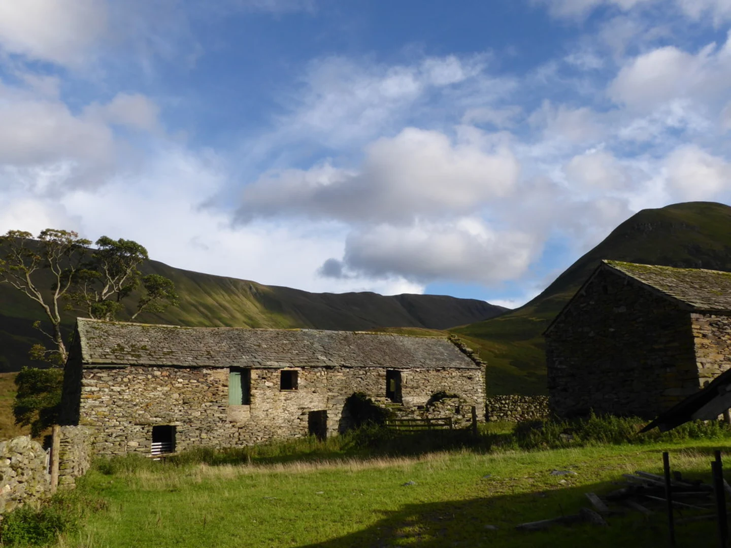 An image depicting the trail Seatoller to Keswick Walk via Robinson Peak and its surrounding area.
