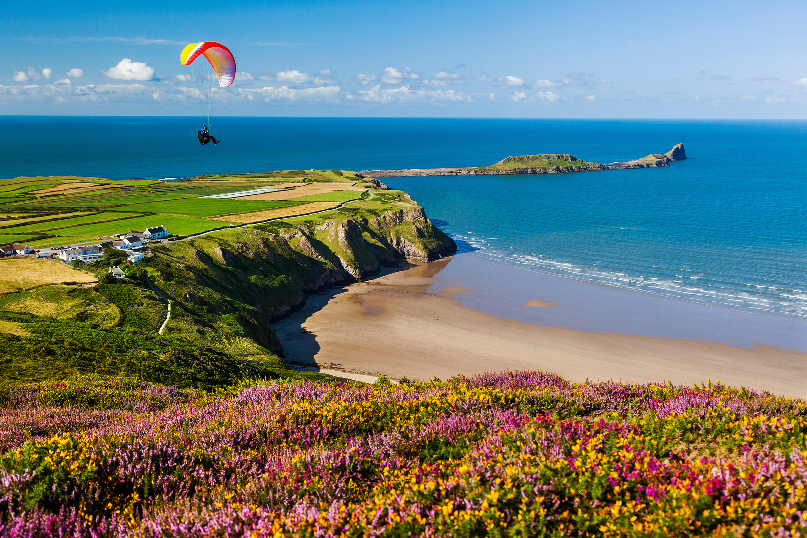 An image depicting the trail Rhossili Bay - Hillend and Rhossili Down and its surrounding area.