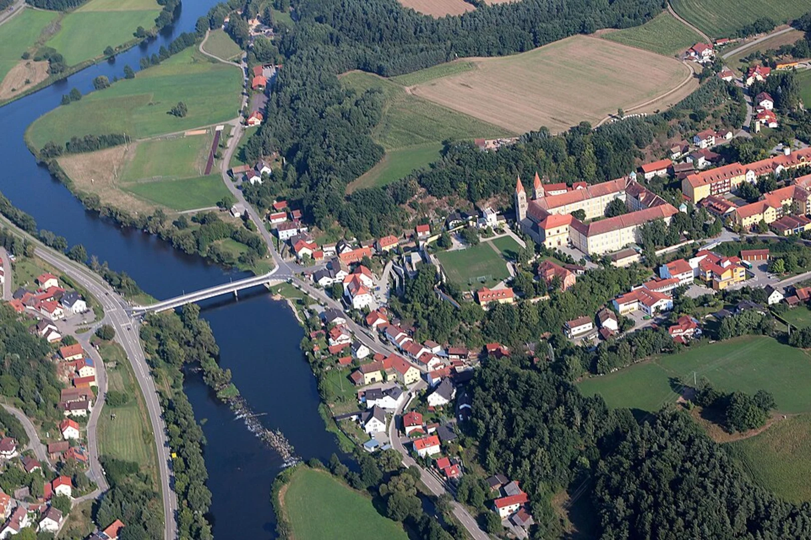 An image depicting the trail Unterer Gaisalpsee and Rubihornsteig Walk via Winterwanderung Zur Gaisalpe and its surrounding area.