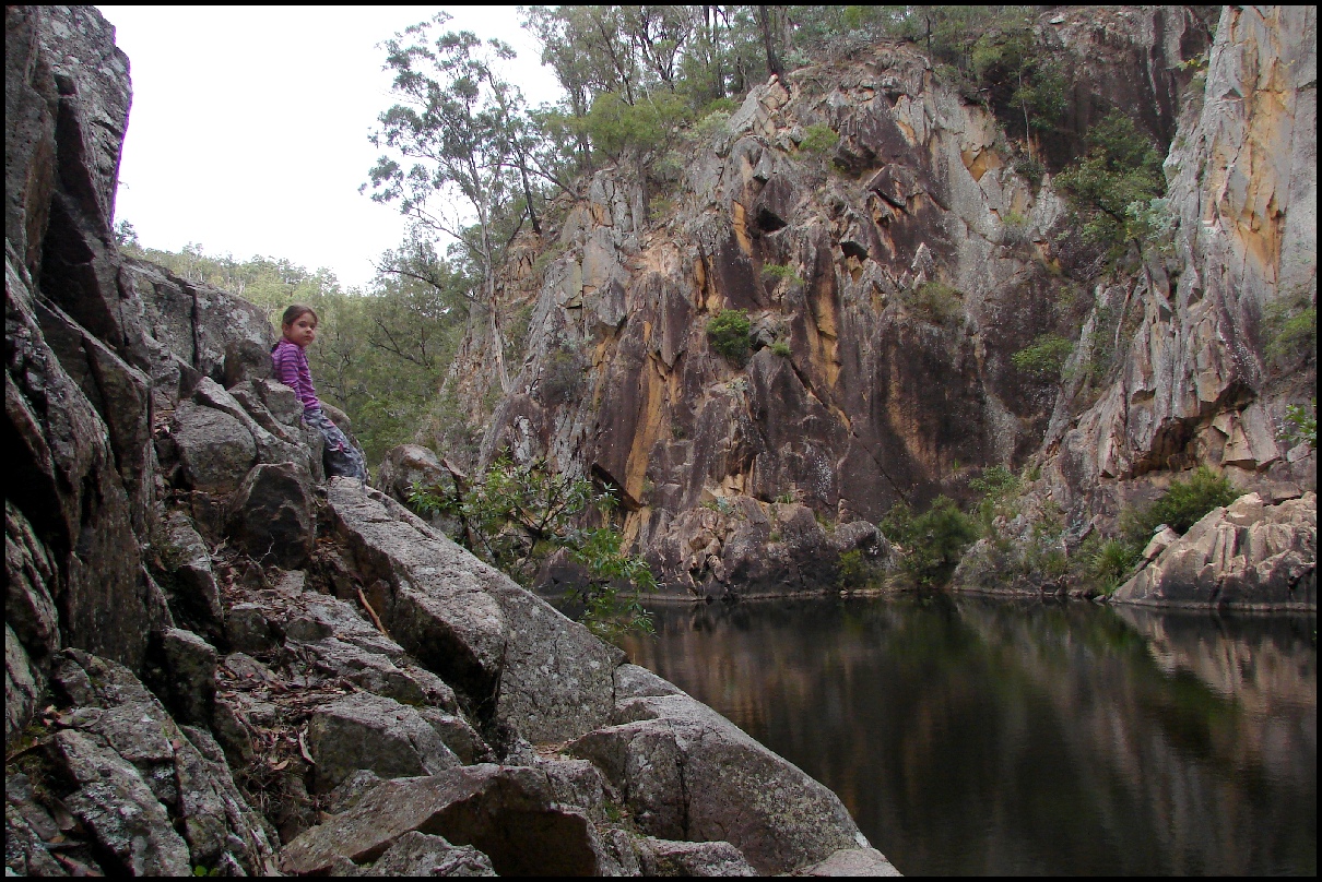 An image depicting the trail Crows Nest National Park and its surrounding area.