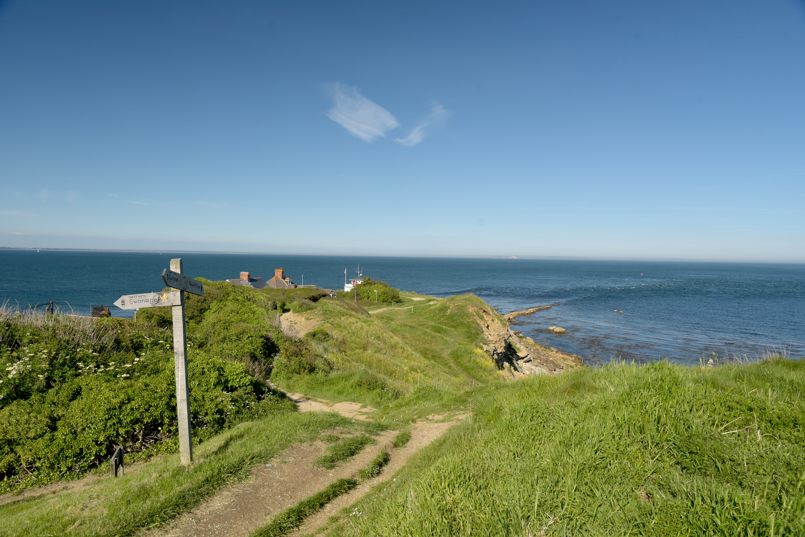 An image depicting the trail Worth Matravers to South Haven Point Walk and its surrounding area.