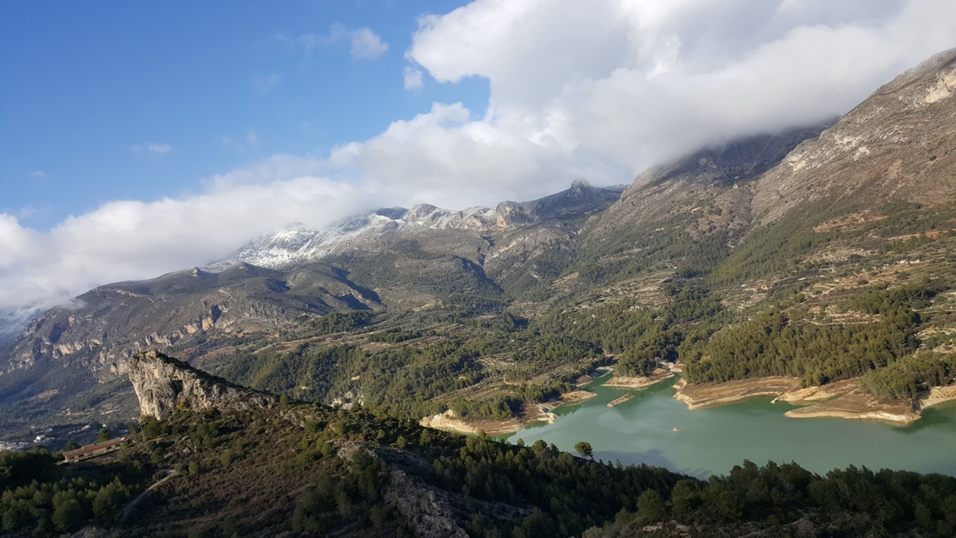 An image depicting the trail Guadalest - Xorta Summit PR CV 018 and its surrounding area.