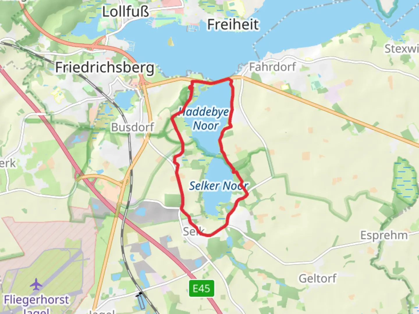 An image depicting the trail Haddebyer Noor Loop via Noor Route and its surrounding area.