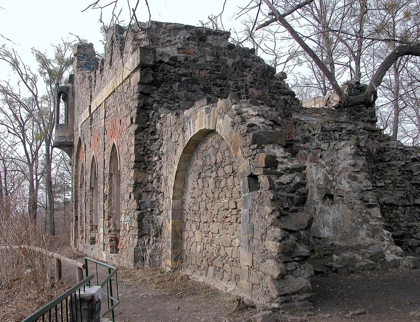 An image depicting the trail Dresdener Elbtalhaenge via Kanalweg and its surrounding area.