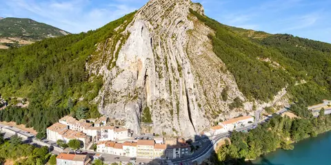 An image depicting the trail Via Domitia and its surrounding area.