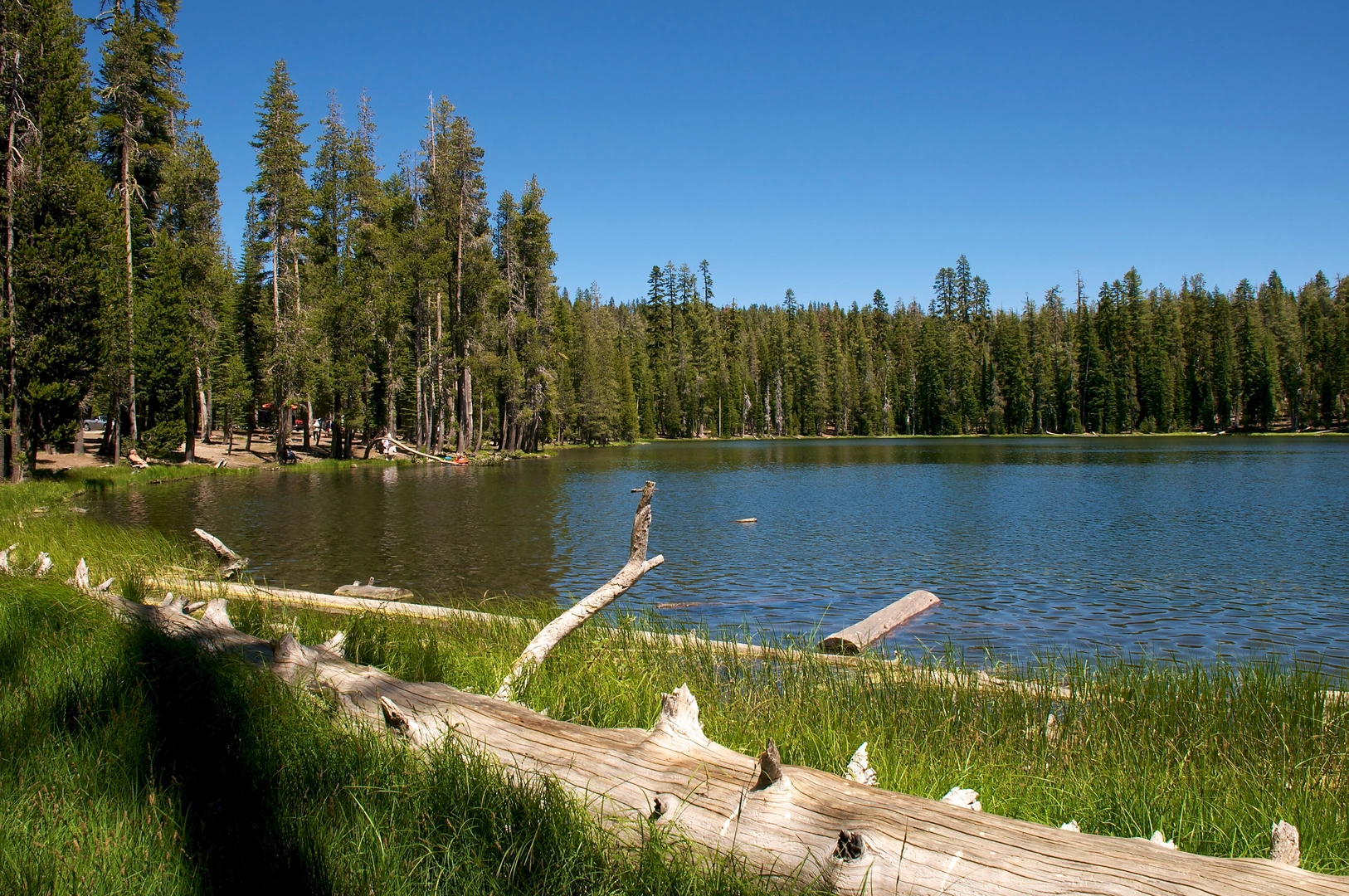 An image depicting the trail Summit Lake and Echo Lake Trail and its surrounding area.