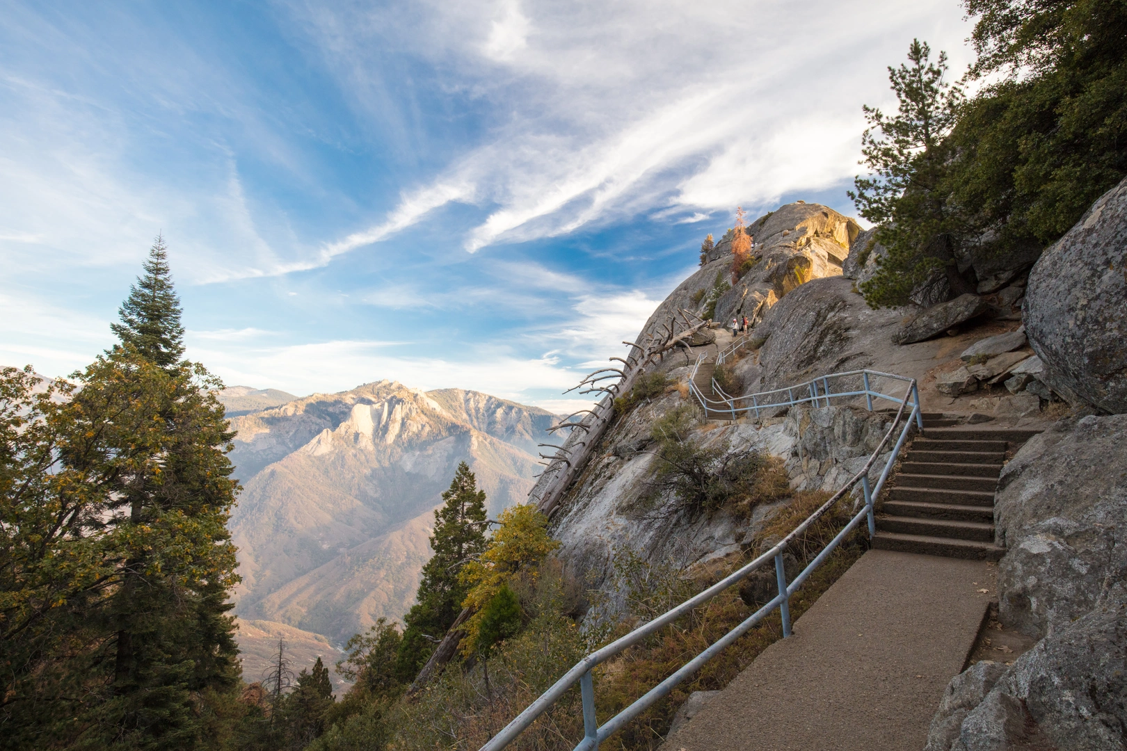 An image depicting the trail Moro Rock Trail - Long and its surrounding area.