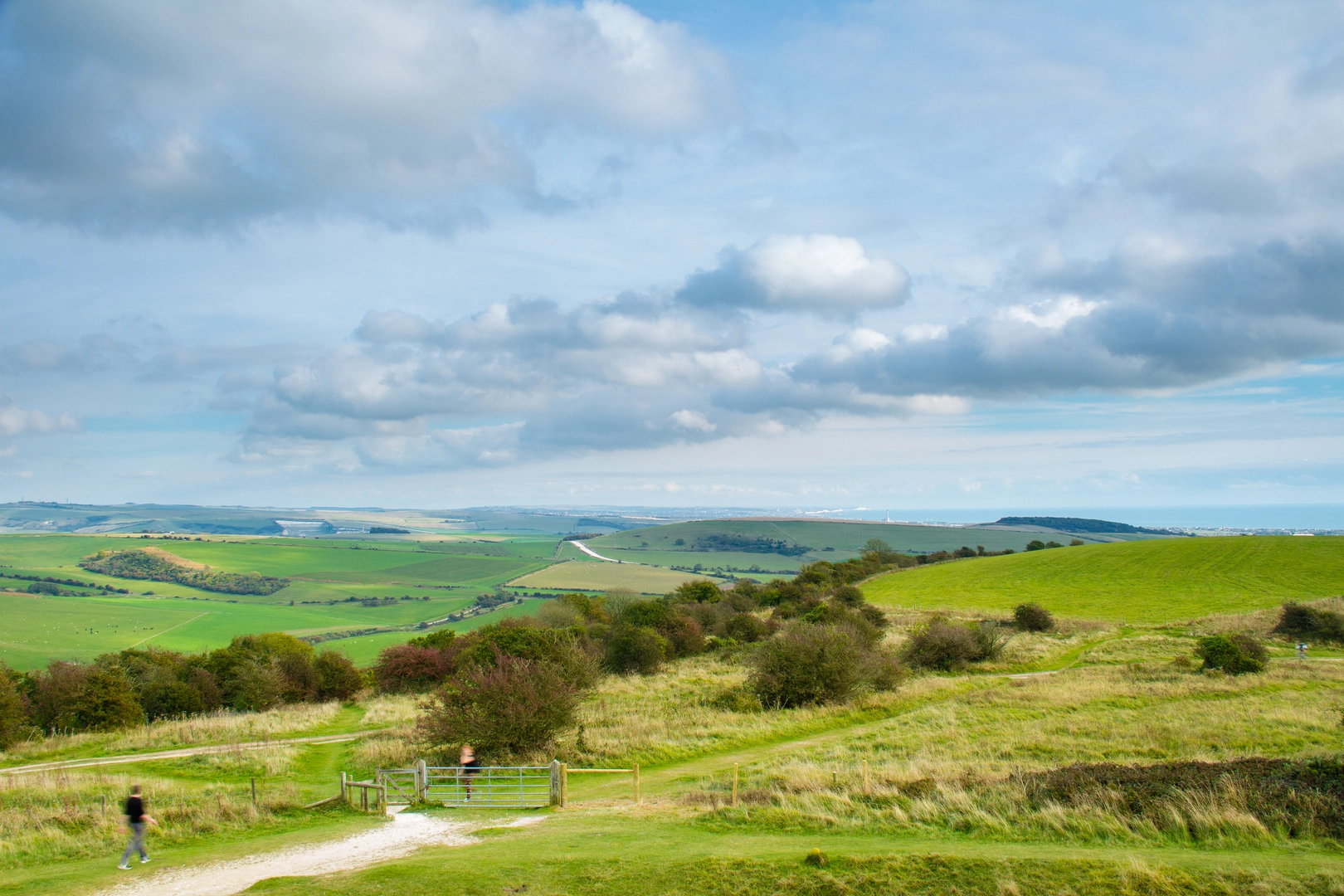 An image depicting the trail Cissbury Ring and Chanctonbury Ring from Steyning and its surrounding area.