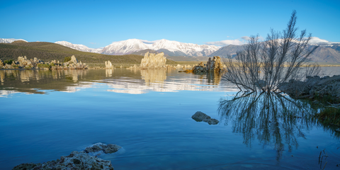 An image depicting the trail South Tufa Loop Trail and its surrounding area.