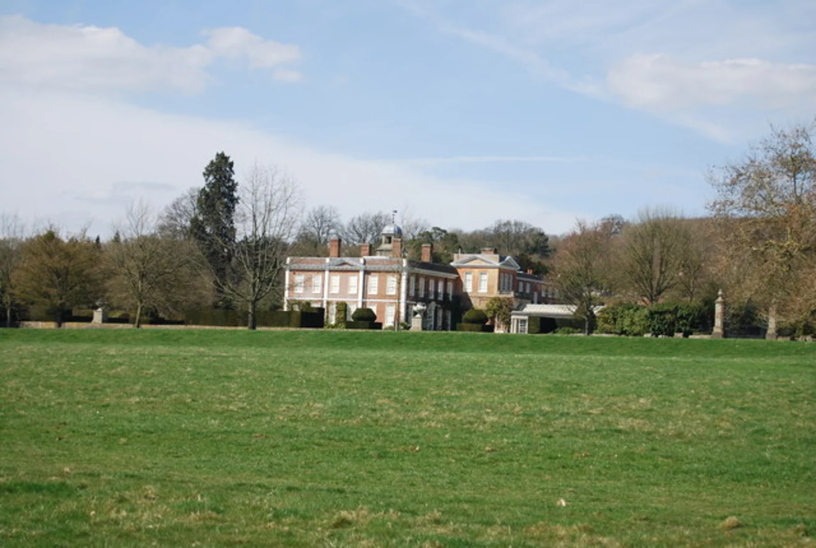 An image depicting the trail River Bourne, Martin's Wood and Lord's Spring Wood Walk and its surrounding area.