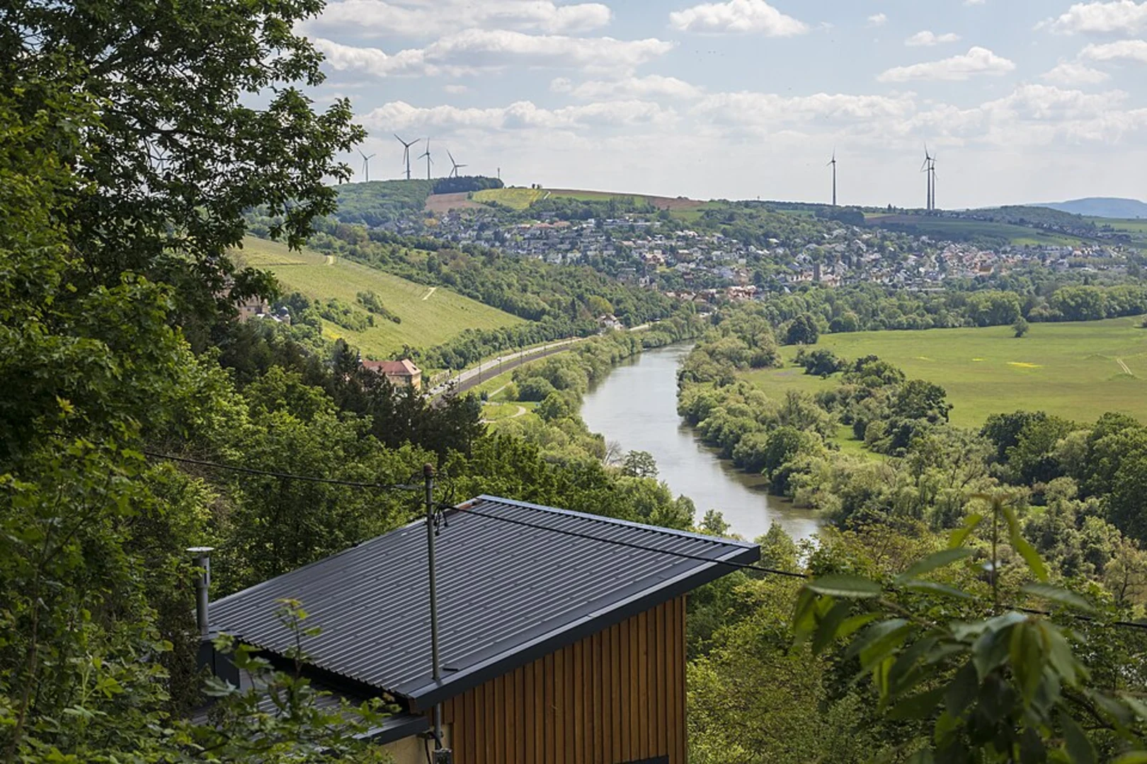 An image depicting the trail Hoellental und Mainblick Schweinfurt and its surrounding area.