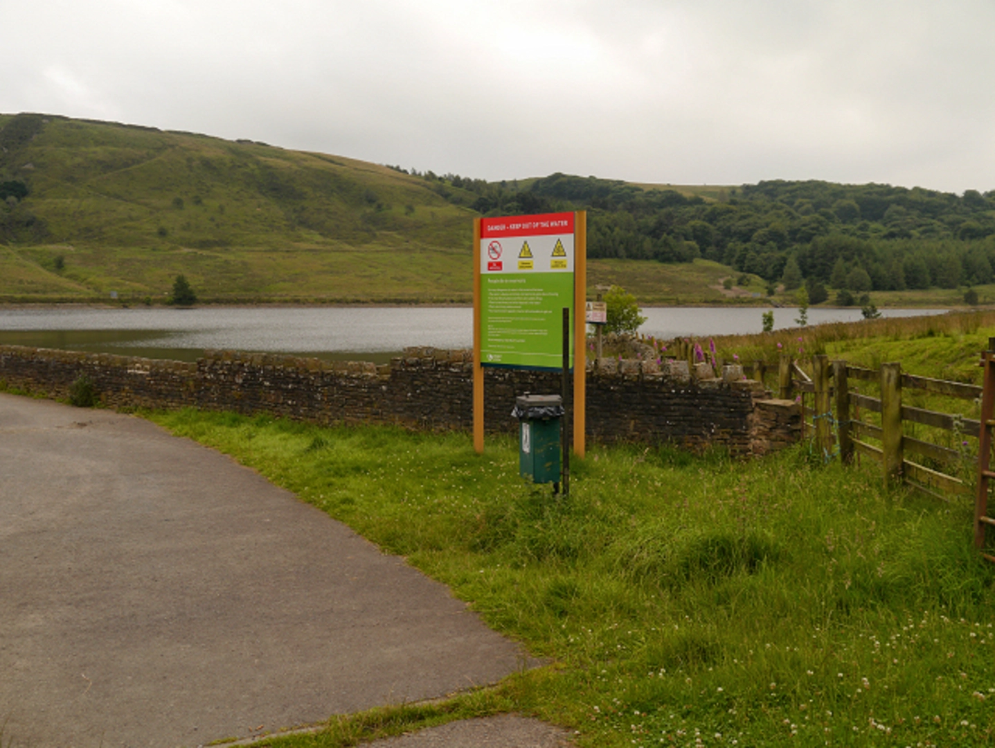 An image depicting the trail Calf Hey Reservoir and Ogden Reservoirs and Haslingden Moor Loop and its surrounding area.
