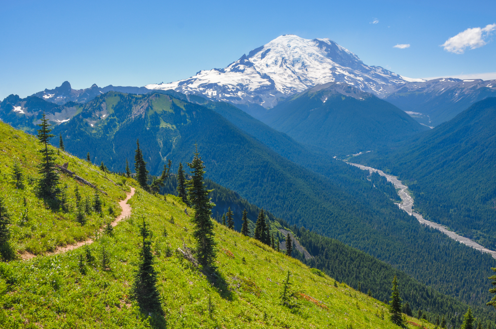 An image depicting the trail Crystal Lakes Trail to Sourdough Gap and its surrounding area.
