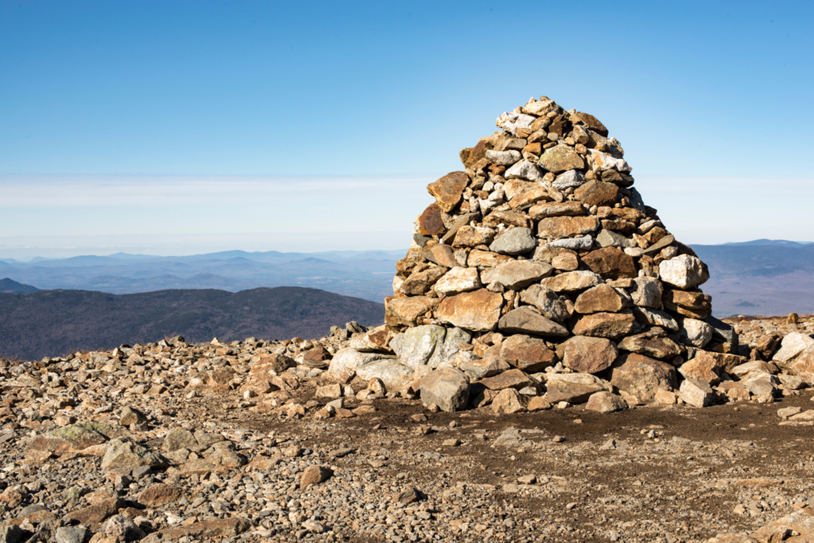 An image depicting the trail Mount Pierce Loop via Crawford Path and its surrounding area.