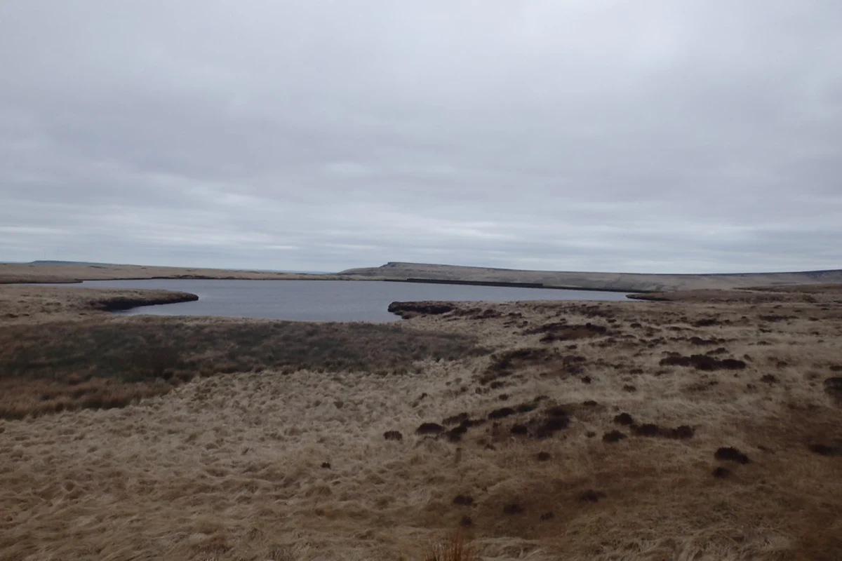 Butterfly Reservoir and Swellands reservoir via Standedge Trail
