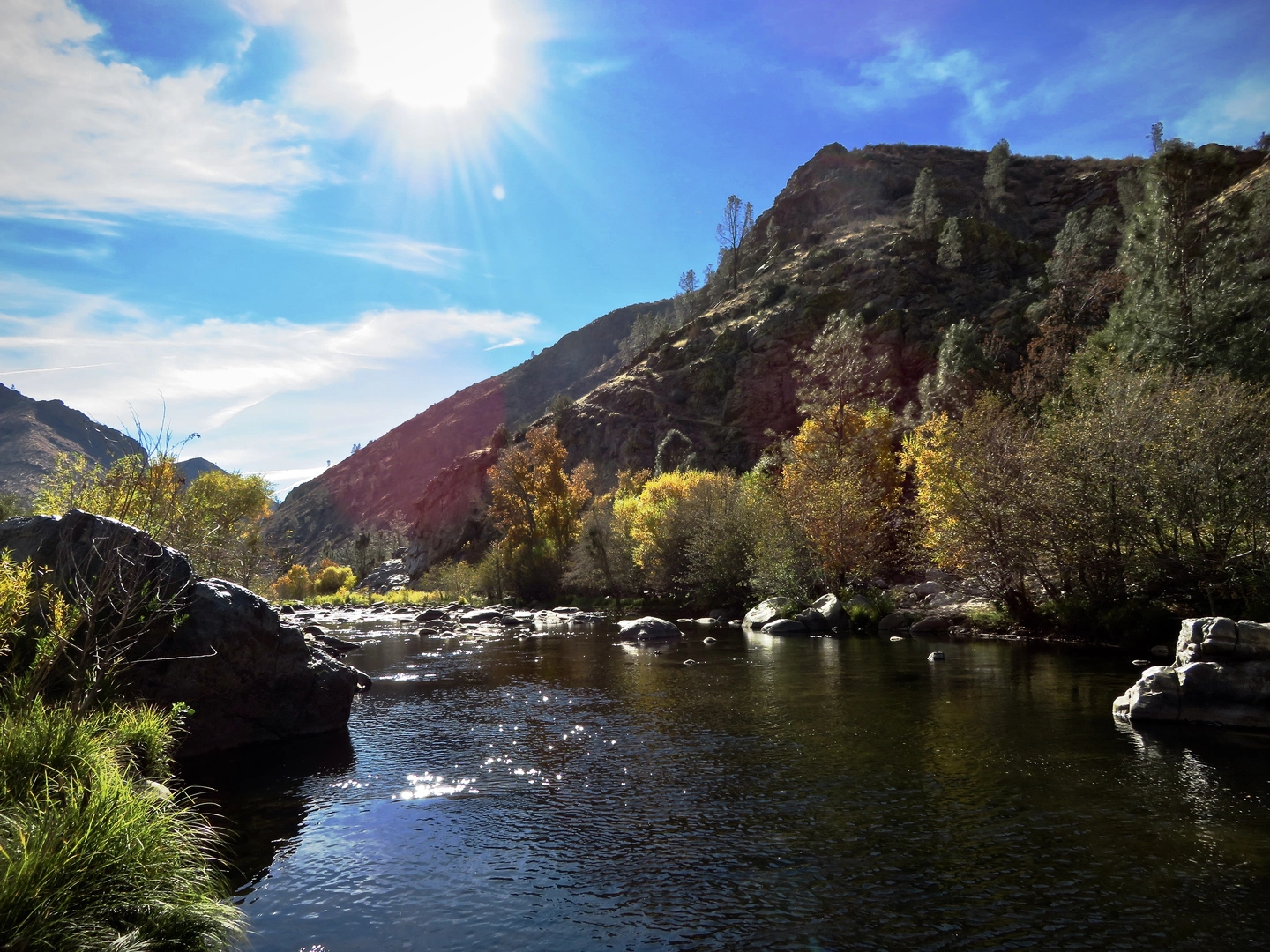 An image depicting the trail Kern River Walk and its surrounding area.