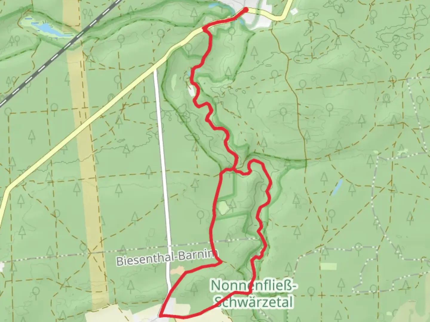 An image depicting the trail Nonnenfließ-Schwärzetal Short Loop via Spechthausen and its surrounding area.
