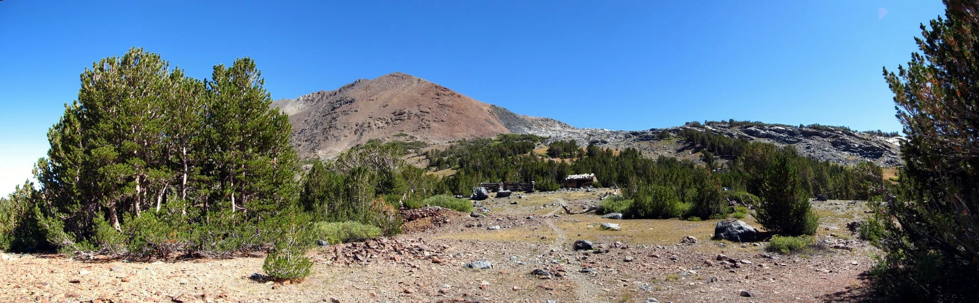 An image depicting the trail Walker Lake and Sardine Lakes via Mono Pass Trail and its surrounding area.