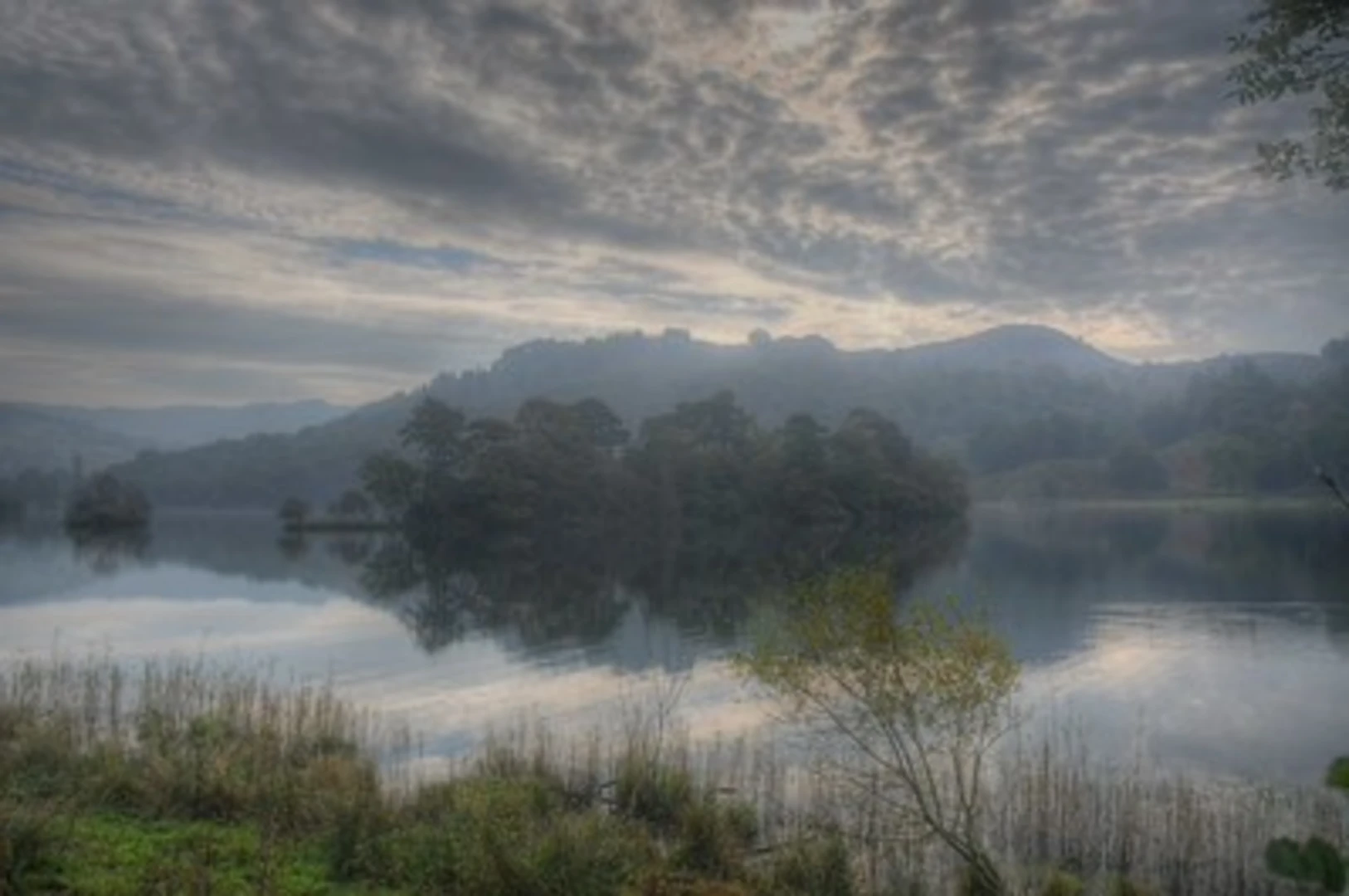 An image depicting the trail Rydal Water Loop and its surrounding area.