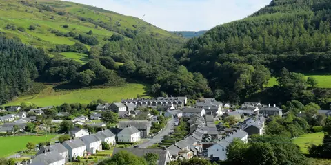 An image depicting the trail Tarrenhendre from Abergynolwyn and its surrounding area.