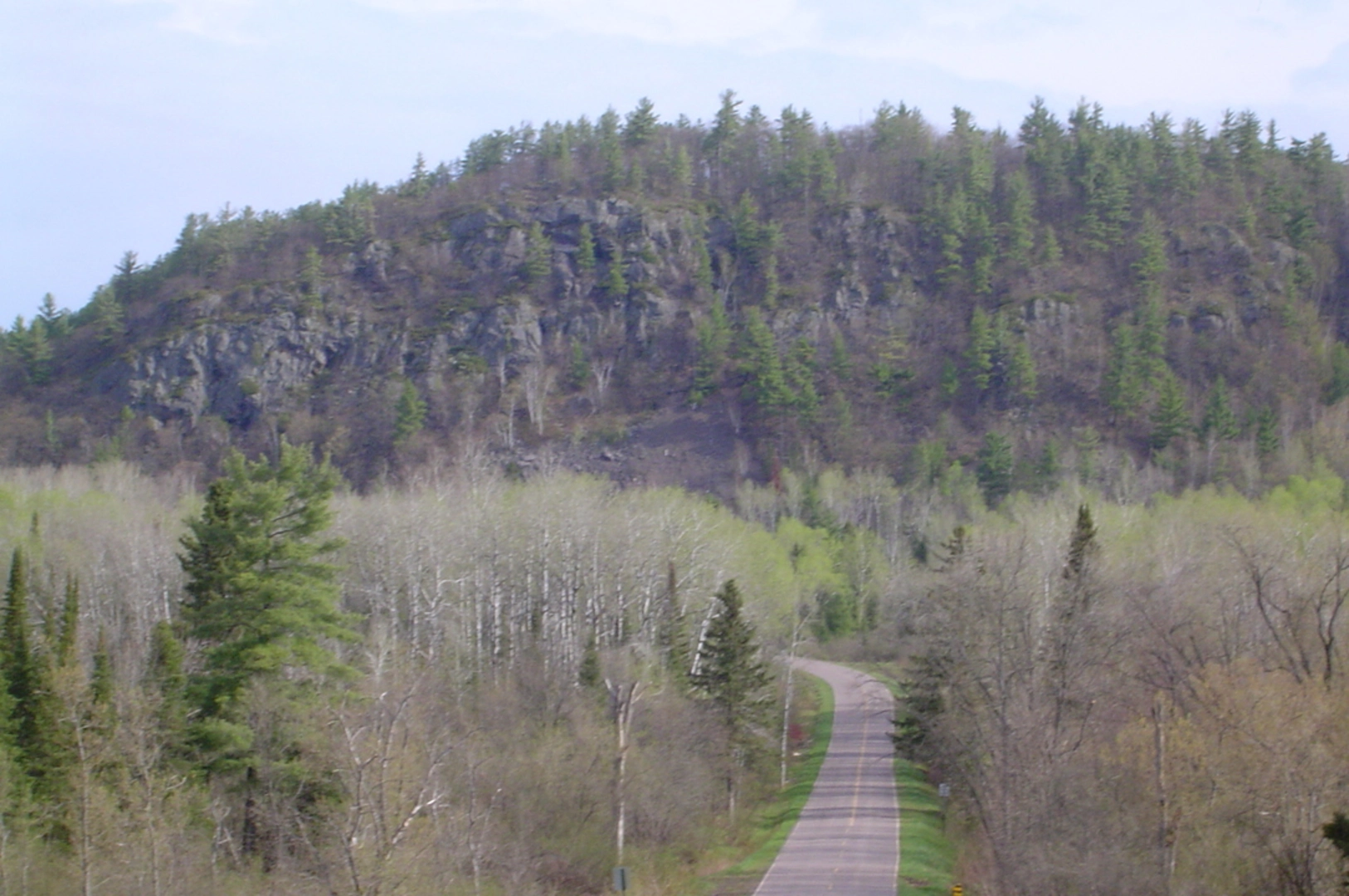 An image depicting the trail Norwich Bluff Trail and its surrounding area.