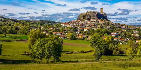 An image depicting the trail GR 3 - Vallee De La Loire and its surrounding area.