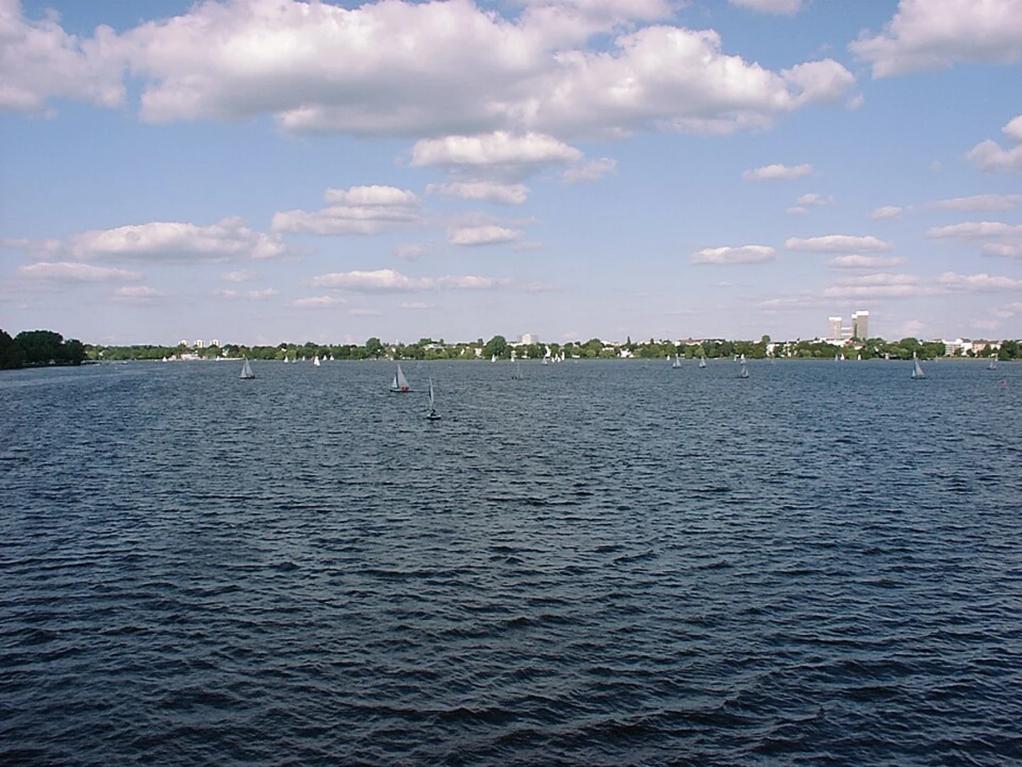 An image depicting the trail Binnenalster and Alster via Ohlsdorf - Hafen and Jakobsweg via Baltica, Hamburg and its surrounding area.