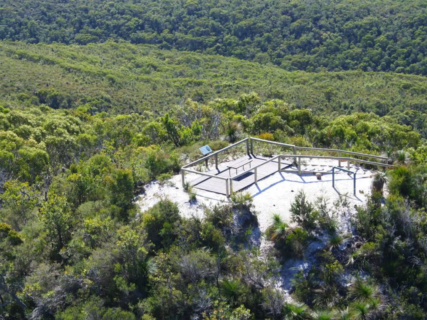 An image depicting the trail Mt Tempest Track and its surrounding area.