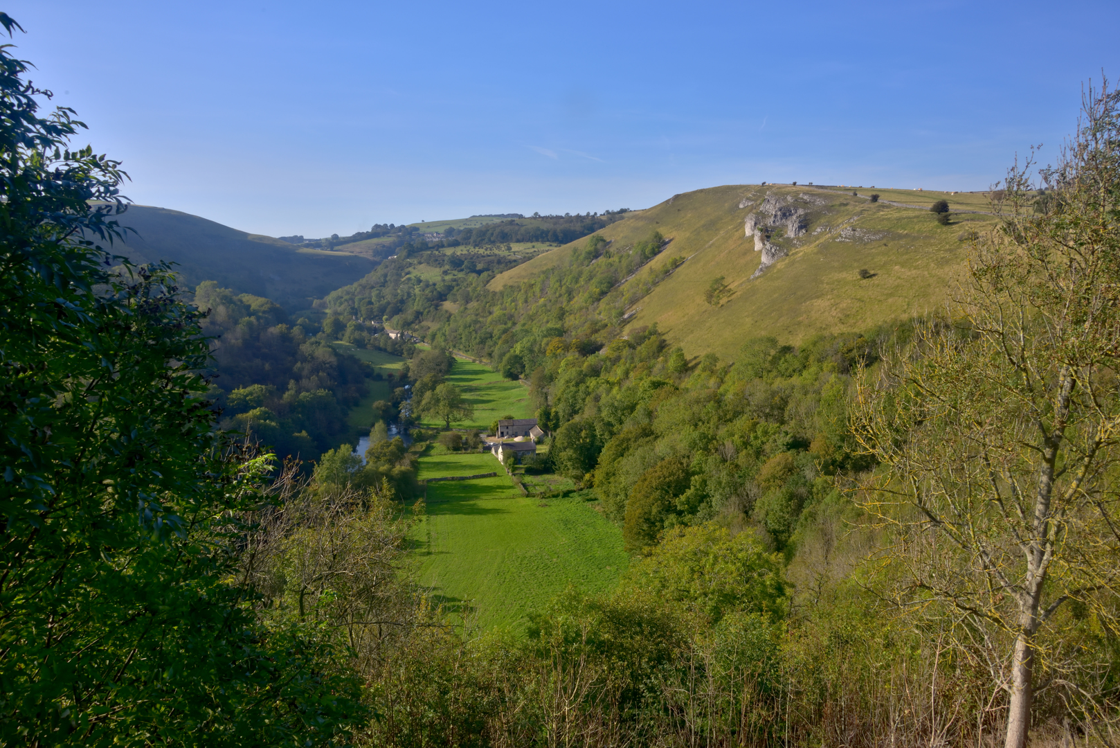 An image depicting the trail Monsal Dale from Bakewell and its surrounding area.