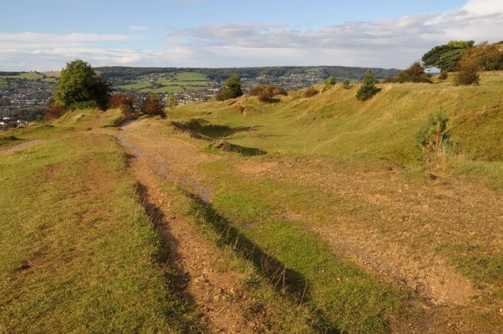 An image depicting the trail Stroud, The Knapp and Rodborough Loop and its surrounding area.