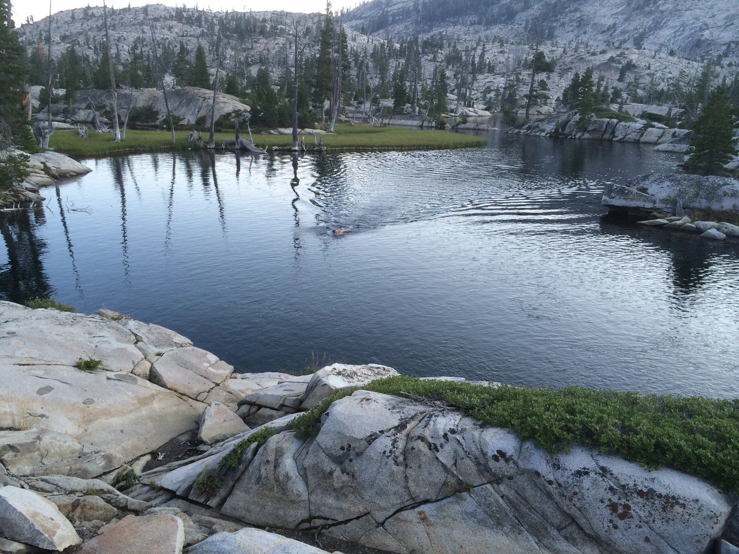 An image depicting the trail Ropi Lake via Pyramid Trail and its surrounding area.