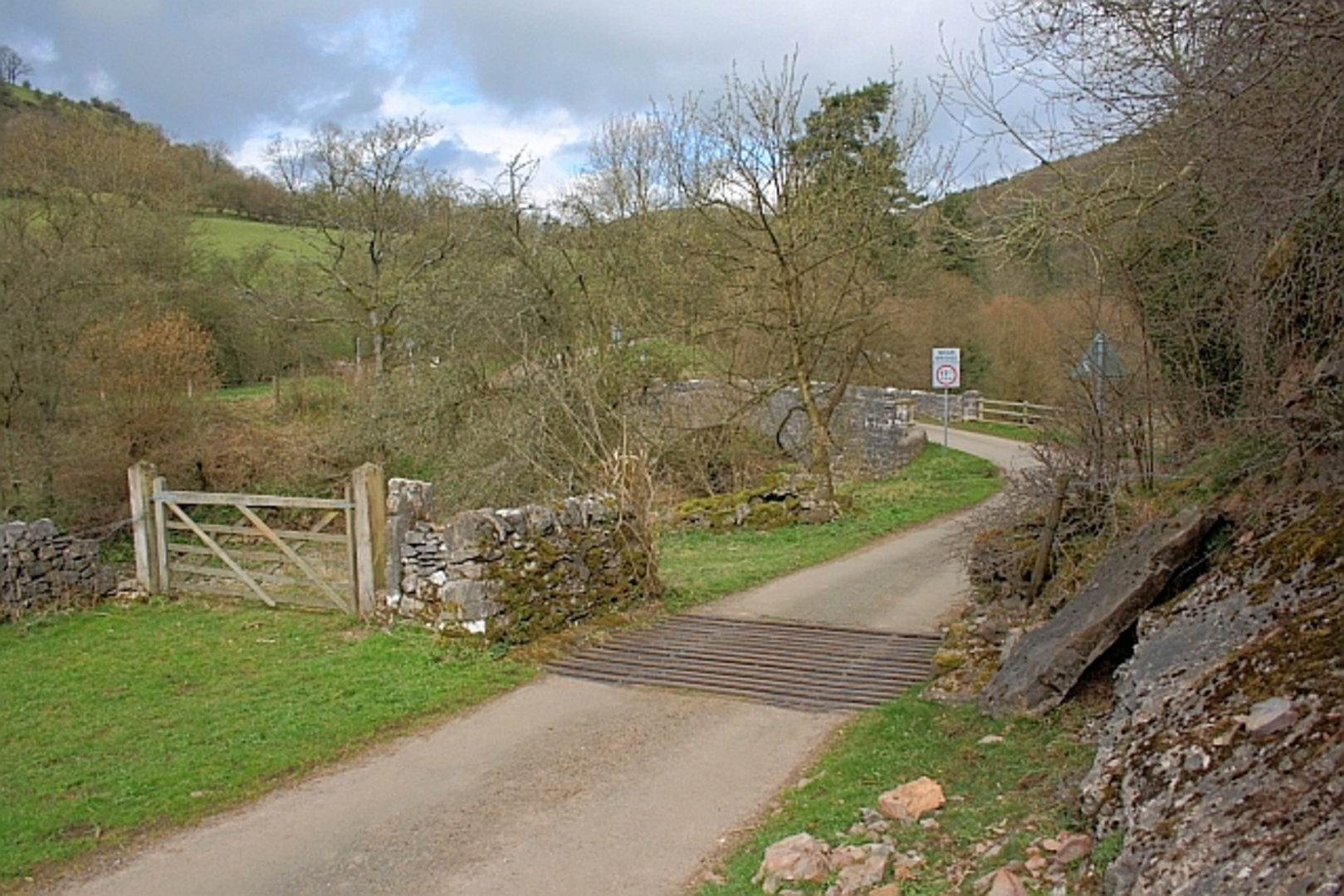 An image depicting the trail Wetton Mill and Thor's Cave loop and its surrounding area.