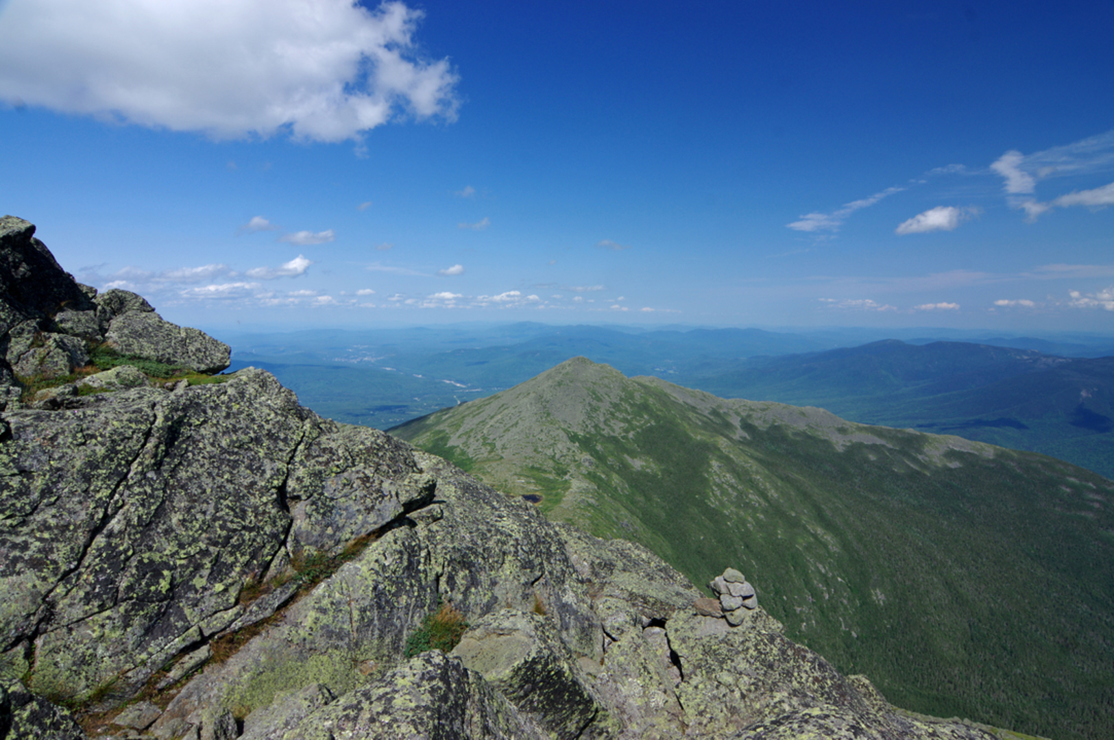 An image depicting the trail Amphibrach Trail and its surrounding area.