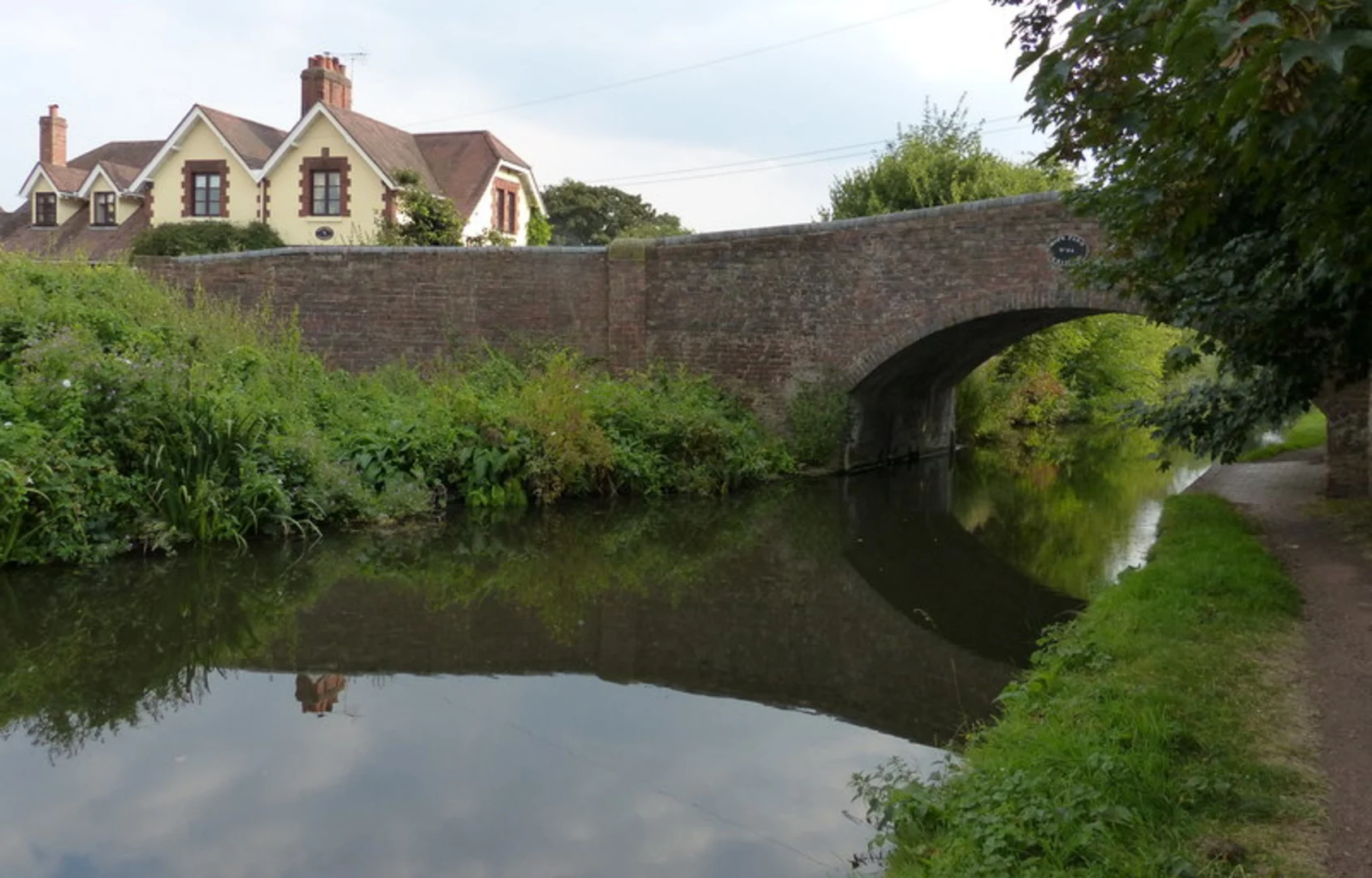 An image depicting the trail Wombourne to Compton Loop and its surrounding area.