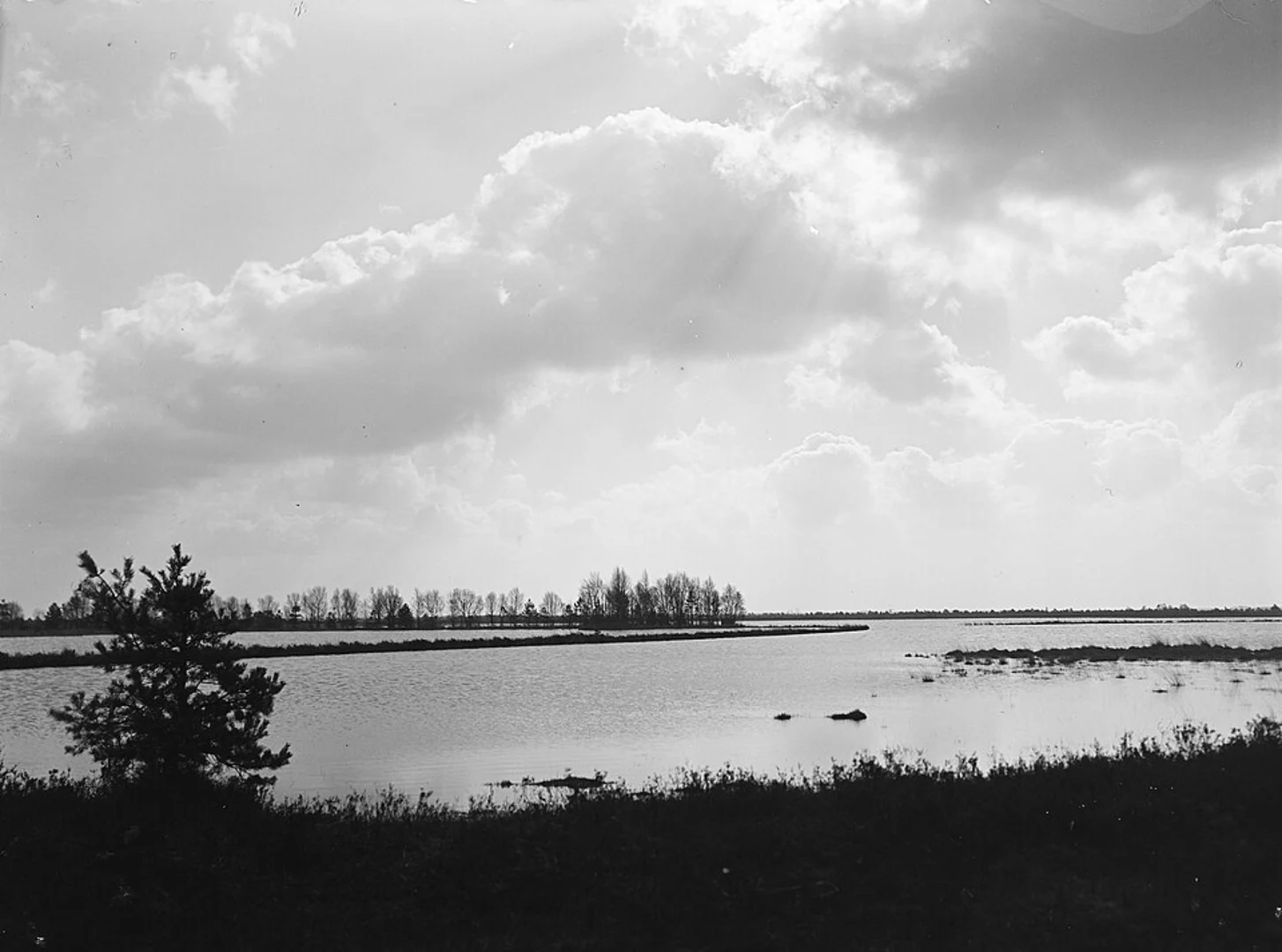 An image depicting the trail Het Broek, Het Goor, De Flaes and De Hertgang Loop and its surrounding area.
