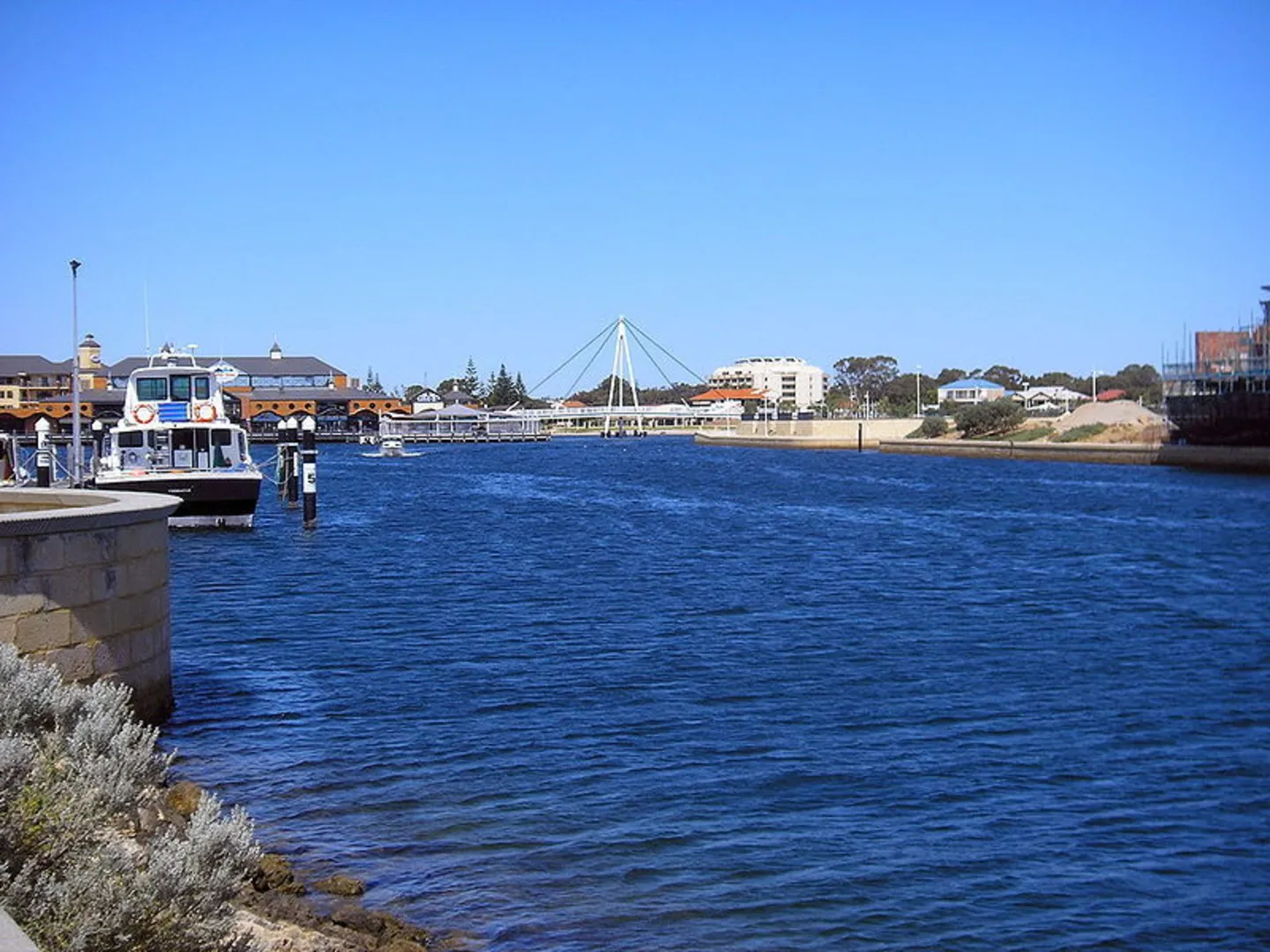 An image depicting the trail Mandurah Marina Public Art Trail and its surrounding area.