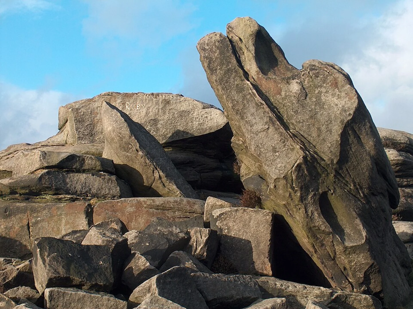 An image depicting the trail Upper Padley Loop via Owler Tor and its surrounding area.