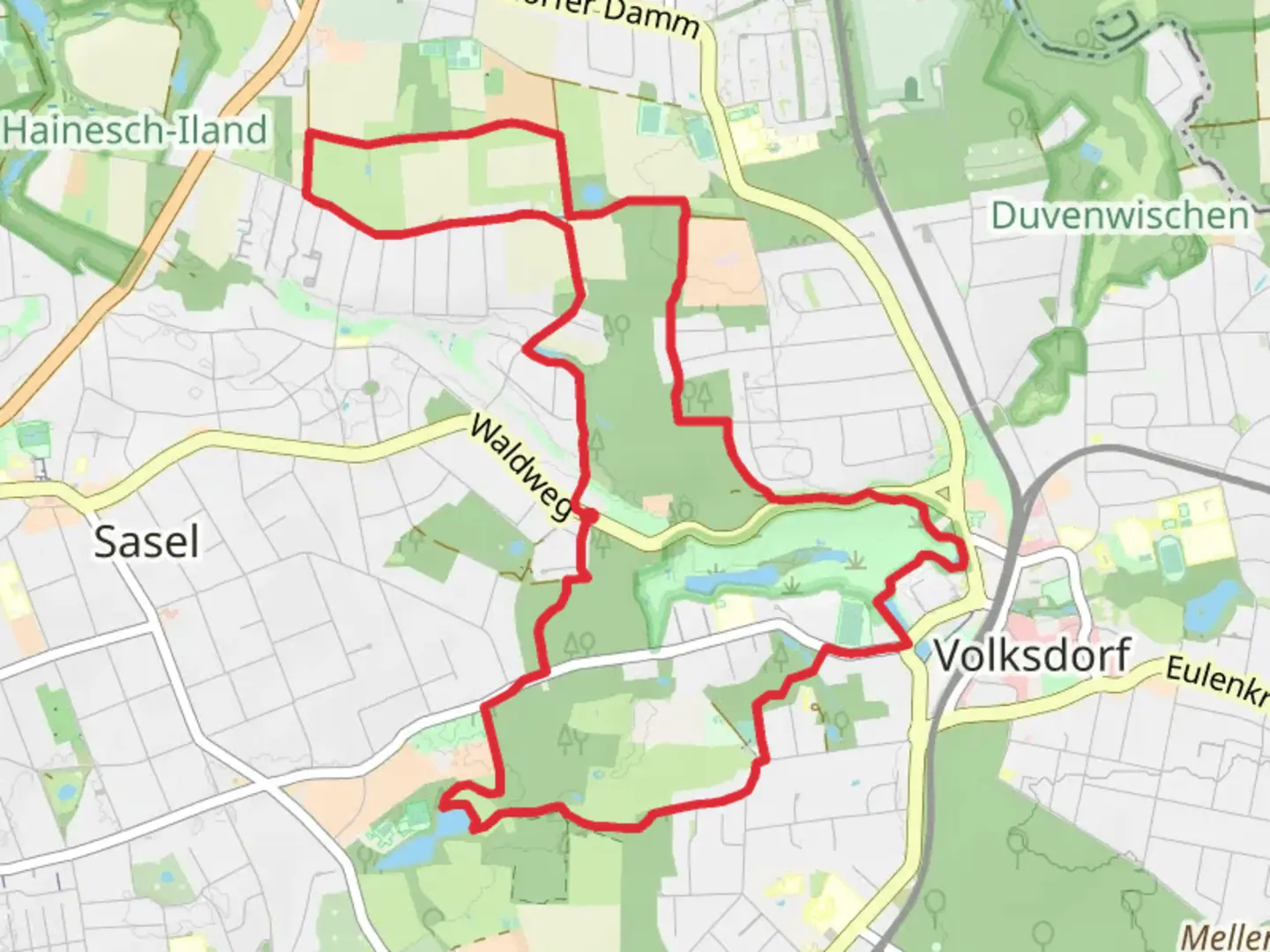 An image depicting the trail Waldteich and Rueckhaltebecken Hochholtseisch via Fischkamp and Timmermoor and its surrounding area.