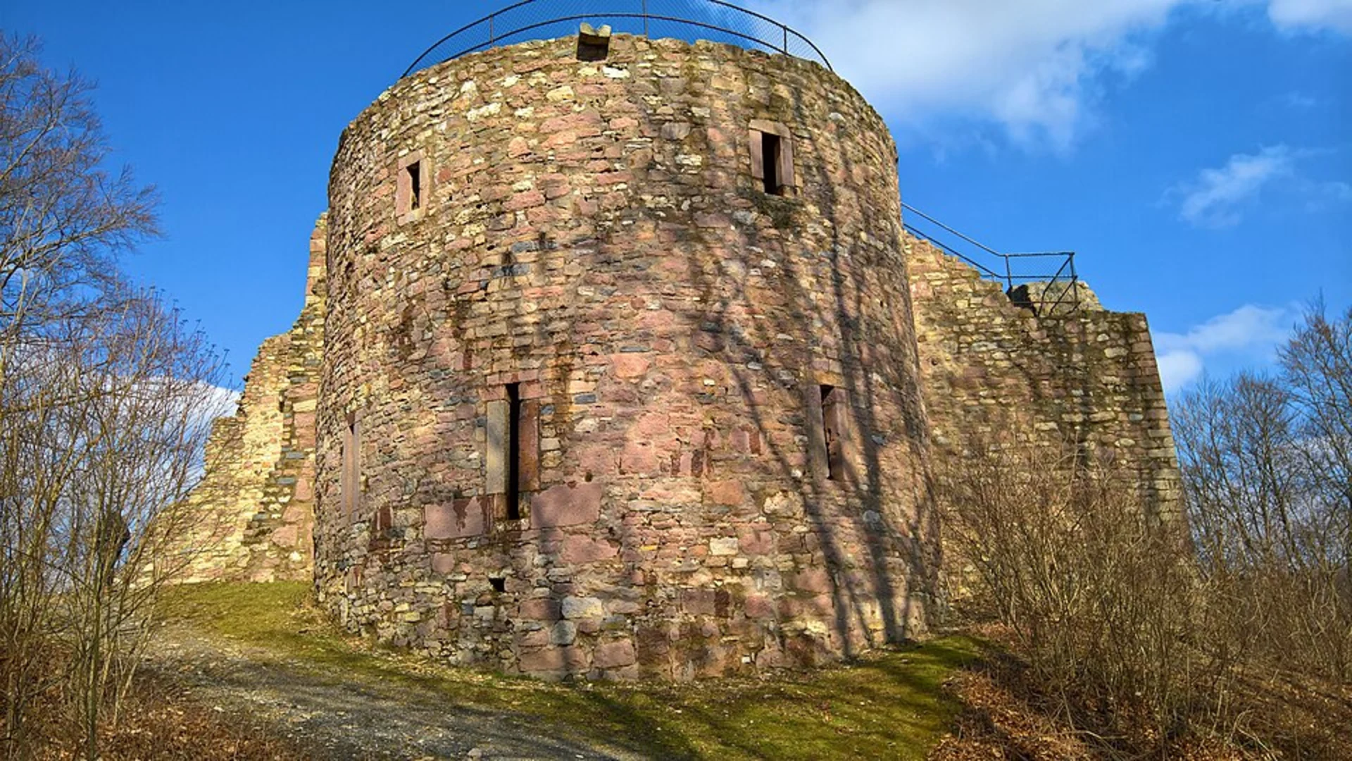 An image depicting the trail Schloß Ramholz and Steckelberg Castle Loop and its surrounding area.