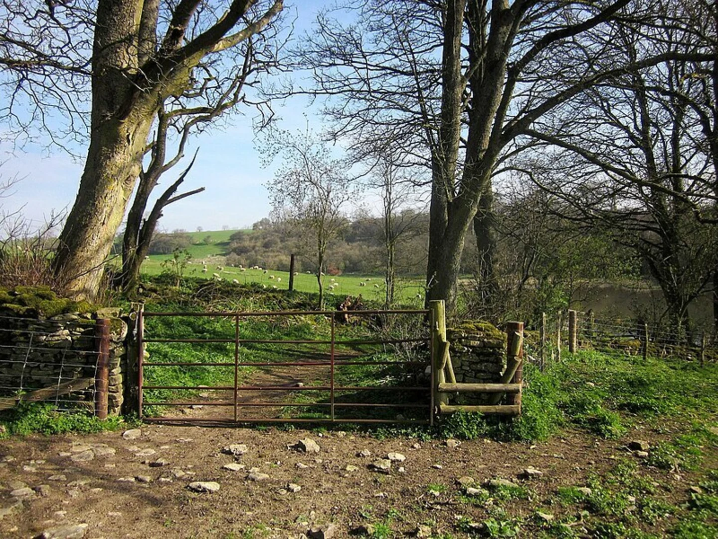 An image depicting the trail Northleach Loop Walk and its surrounding area.
